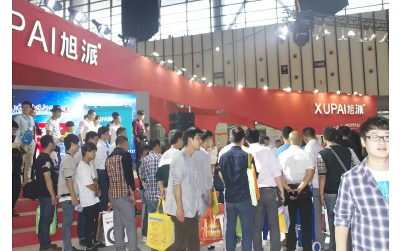 人！从！众！2015南京展开展第一天，杏耀展台除了人还是人！